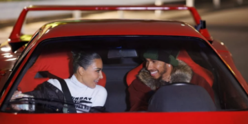 Lewis Hamilton derrapando con Kim Kardashian en un Ferrari F40: el vídeo en Japón que ha hecho explotar las redes